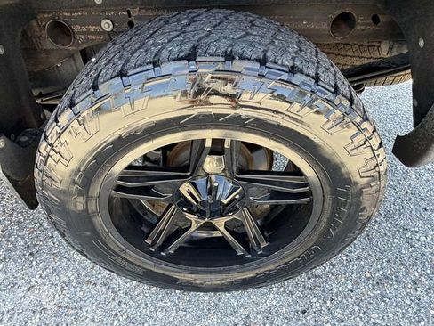 Used 2018 GMC Sierra 1500 SLT w/ Enhanced Driver Alert Package RWD image 30