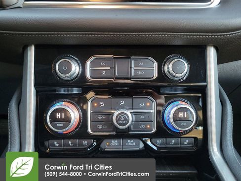 Used 2021 GMC Yukon XL Denali w/ Denali Premium Package AWD/4WD image 35
