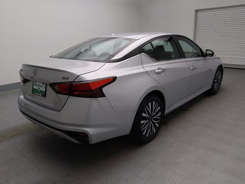 Used 2024 Nissan Altima 2.5 SV image 9