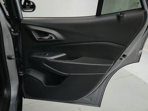 Used 2025 Chevrolet Trax LS w/ LS Convenience Package image 21