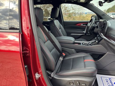 Used 2024 Chevrolet Traverse RS image 28