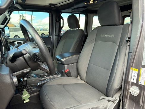 Used 2019 Jeep Wrangler Unlimited Sahara image 7