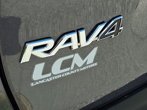 Used 2023 Toyota RAV4 XLE Premium AWD/4WD image 31