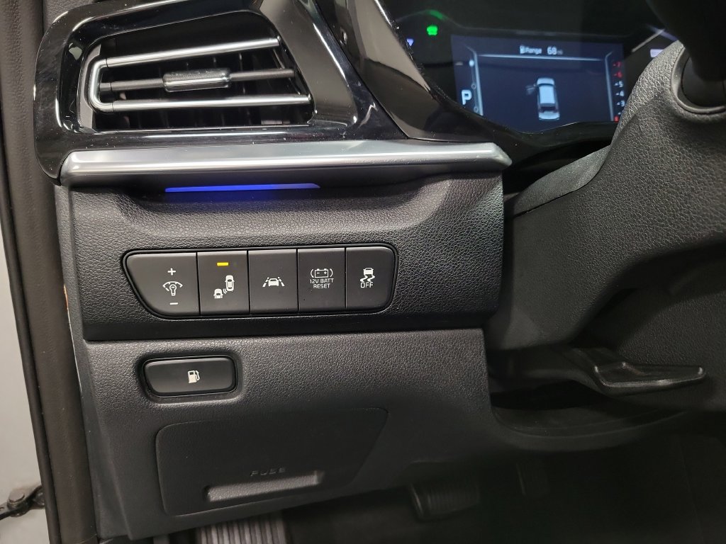 Used 2021 Kia Niro Touring FWD image 29