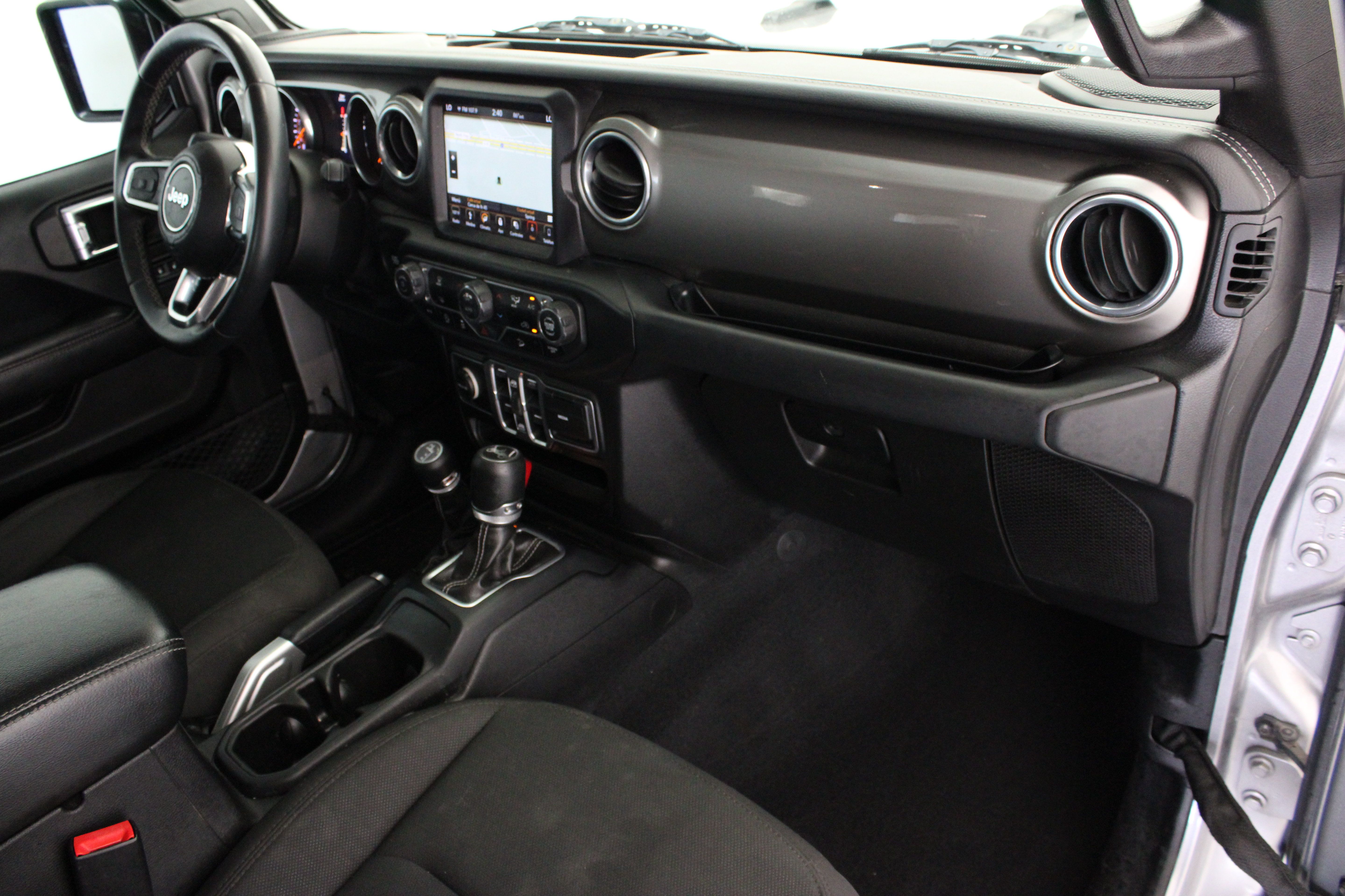Used 2018 Jeep Wrangler Unlimited Sahara AWD/4WD image 36