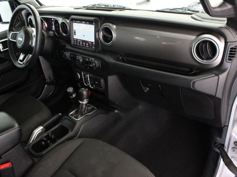 Used 2018 Jeep Wrangler Unlimited Sahara AWD/4WD image 36