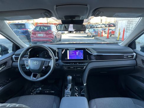Used 2025 Toyota Camry LE image 32