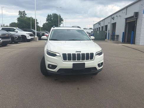 Used 2019 Jeep Cherokee Latitude Plus AWD/4WD image 9