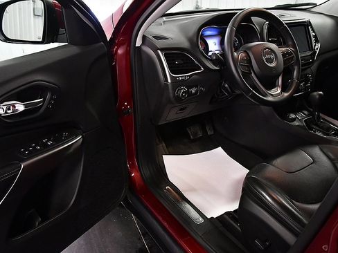 Used 2019 Jeep Cherokee Limited image 14