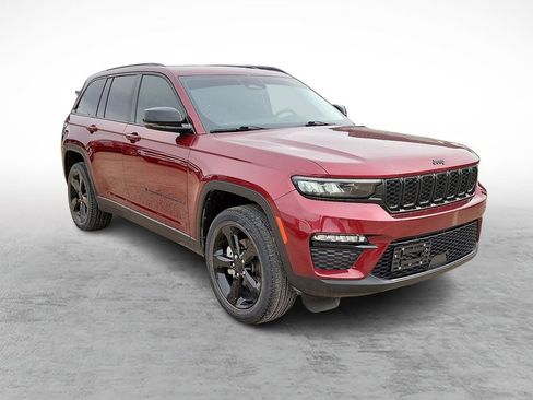 Used 2023 Jeep Grand Cherokee Limited w/ Black Appearance Package AWD/4WD image 1