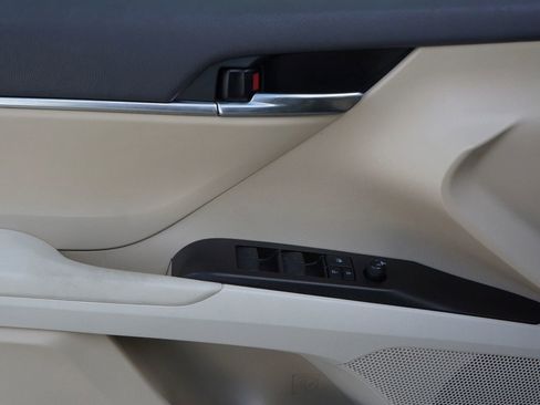 Used 2021 Toyota Camry LE image 24