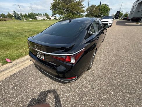 Used 2024 Lexus ES 300h w/ Accessory Package (Z1) FWD image 10