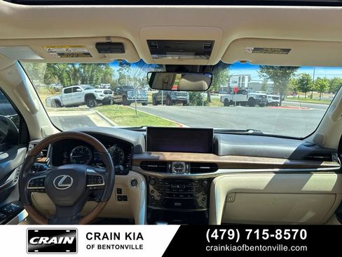 Used 2016 Lexus LX 570 4WD w/ Luxury Package image 13