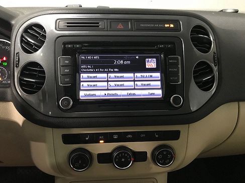 Used 2015 Volkswagen Tiguan SE FWD image 27