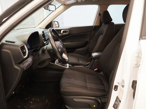 Used 2021 Hyundai Venue image 5