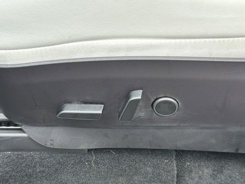 Used 2022 Tesla Model Y Long Range image 19