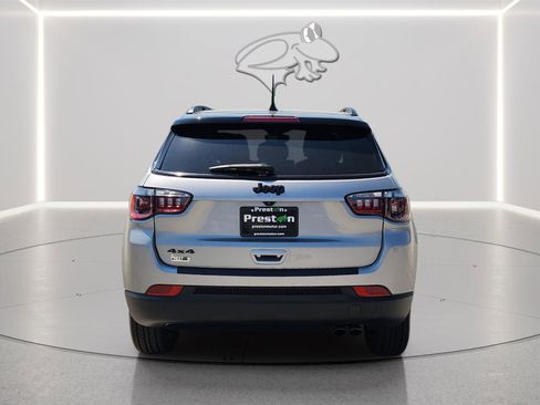Used 2022 Jeep Compass Latitude AWD/4WD image 4