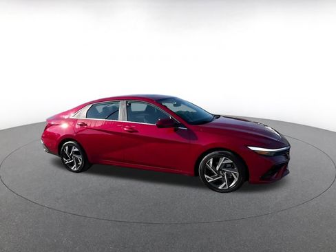 Used 2025 Hyundai Elantra SEL image 2