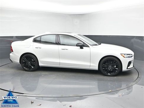 Used 2024 Volvo S60 B5 Plus image 1