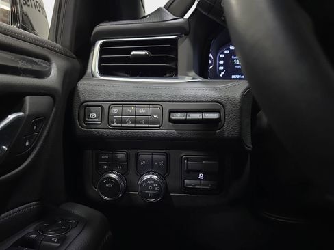 Used 2024 GMC Yukon Denali w/ Advanced Technology Package image 29