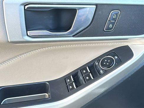 Certified 2022 Ford Explorer XLT w/ Equipment Group 202A image 19