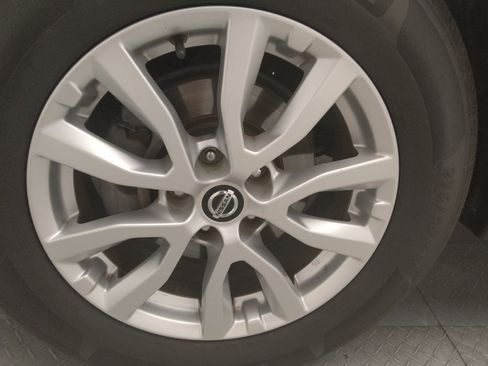 Used 2020 Nissan Rogue SV FWD image 31