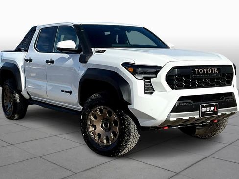 Used 2025 Toyota Tacoma Trailhunter Hybrid Double Cab image 2