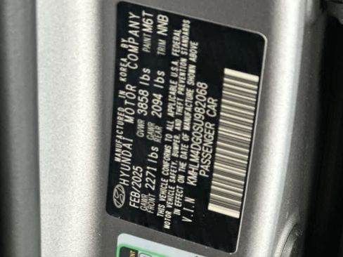 Used 2025 Hyundai Elantra Sport FWD image 29