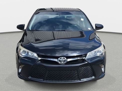 Used 2017 Toyota Camry SE image 2