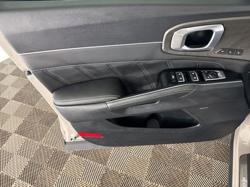 Certified 2025 Kia Sorento SX Prestige image 20