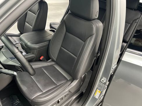 Used 2025 Chevrolet Tahoe LT AWD/4WD image 9