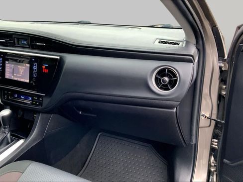 Used 2018 Toyota Corolla LE FWD image 19
