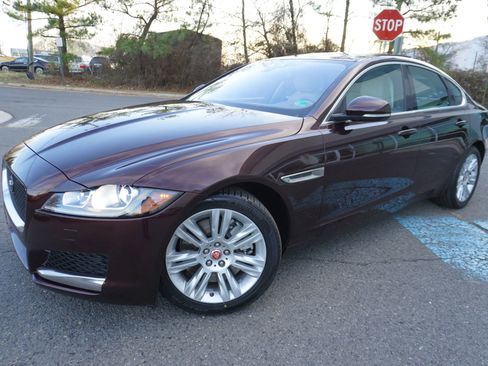 Used 2017 Jaguar XF Premium image 3