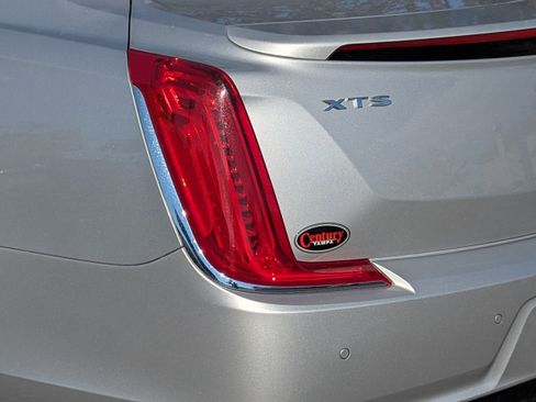 Used 2018 Cadillac XTS Luxury image 11