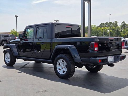 Used 2022 Jeep Gladiator Sport AWD/4WD image 3