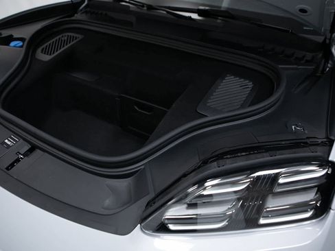 Certified 2025 Porsche Macan 4S Electric image 32