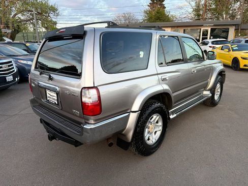 Used 2002 Toyota 4Runner SR5 AWD/4WD image 9