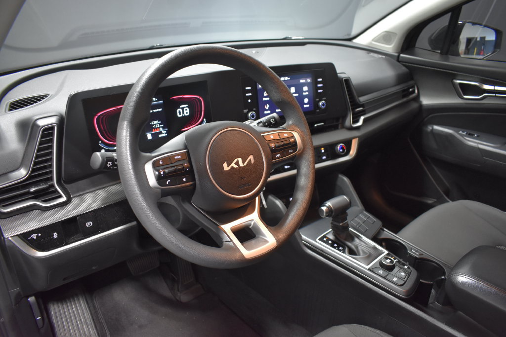 Used 2024 Kia Sportage LX FWD image 4