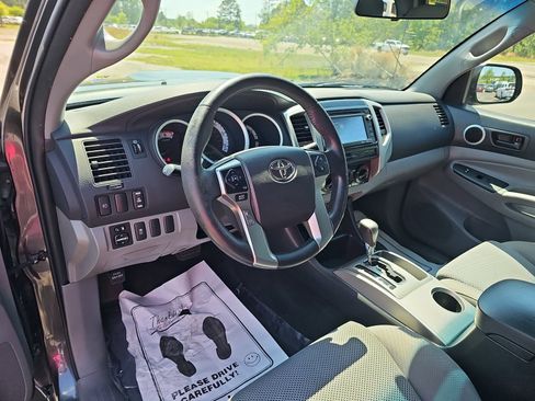 Used 2015 Toyota Tacoma PreRunner w/ TRD Sport Package image 16