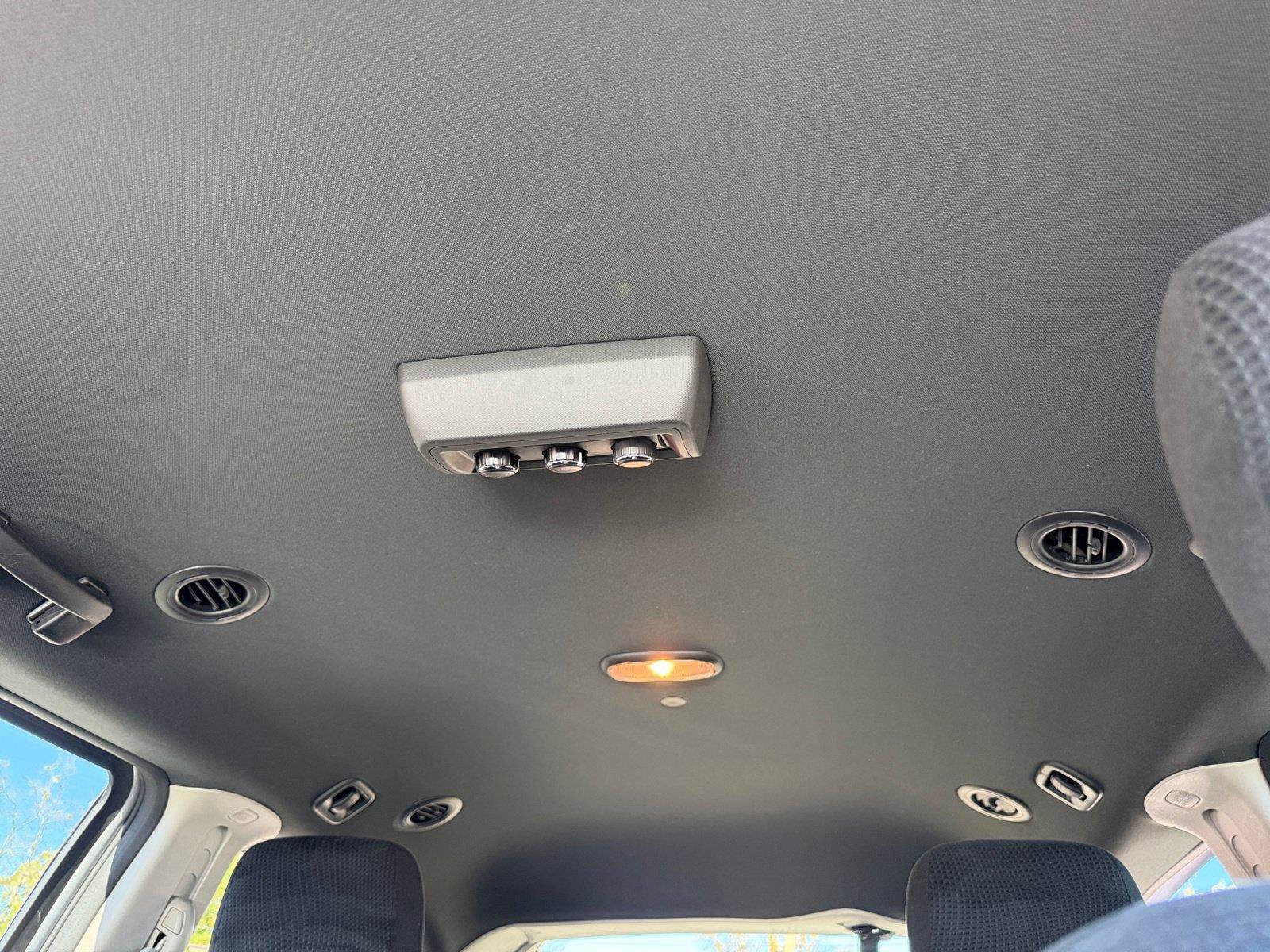 Used 2016 Dodge Grand Caravan SE FWD image 29