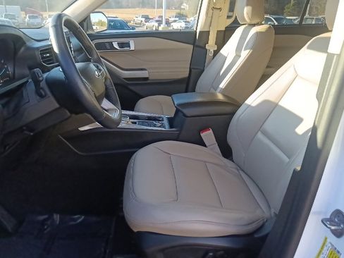 Used 2023 Ford Explorer XLT w/ Equipment Group 202A image 15