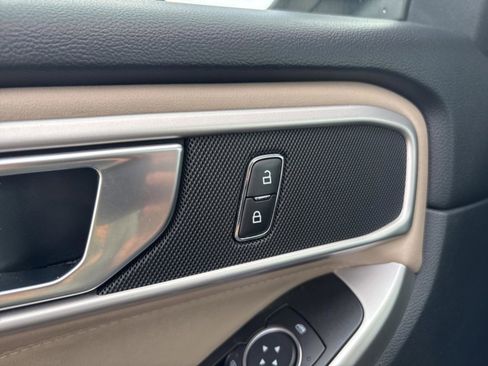 Used 2021 Ford Explorer XLT w/ Equipment Group 202A image 23