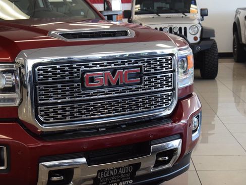 Used 2018 GMC Sierra 2500 Denali w/ Duramax Plus Package AWD/4WD image 5
