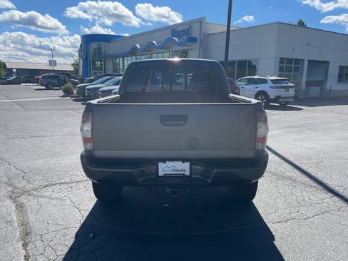 Used 2015 Toyota Tacoma 4x4 Double Cab w/ TRD Sport Package image 4