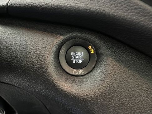 Used 2019 Jeep Cherokee Limited image 25