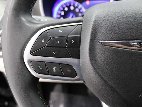 Used 2024 Chrysler Pacifica Touring-L FWD image 22
