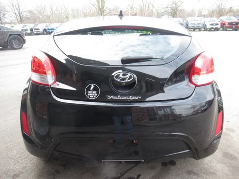 Used 2017 Hyundai Veloster Value Edition image 10