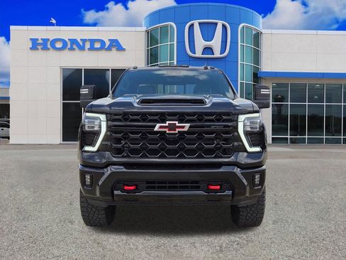 Used 2024 Chevrolet Silverado 2500 ZR2 w/ Technology Package AWD/4WD image 8