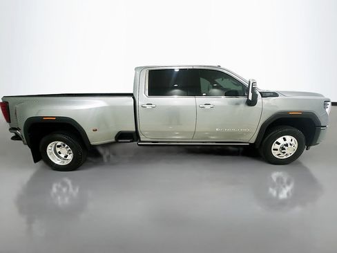 Used 2025 GMC Sierra 3500 Denali Ultimate AWD/4WD image 7