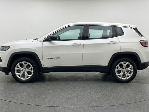 Used 2025 Jeep Compass Latitude AWD/4WD image 5
